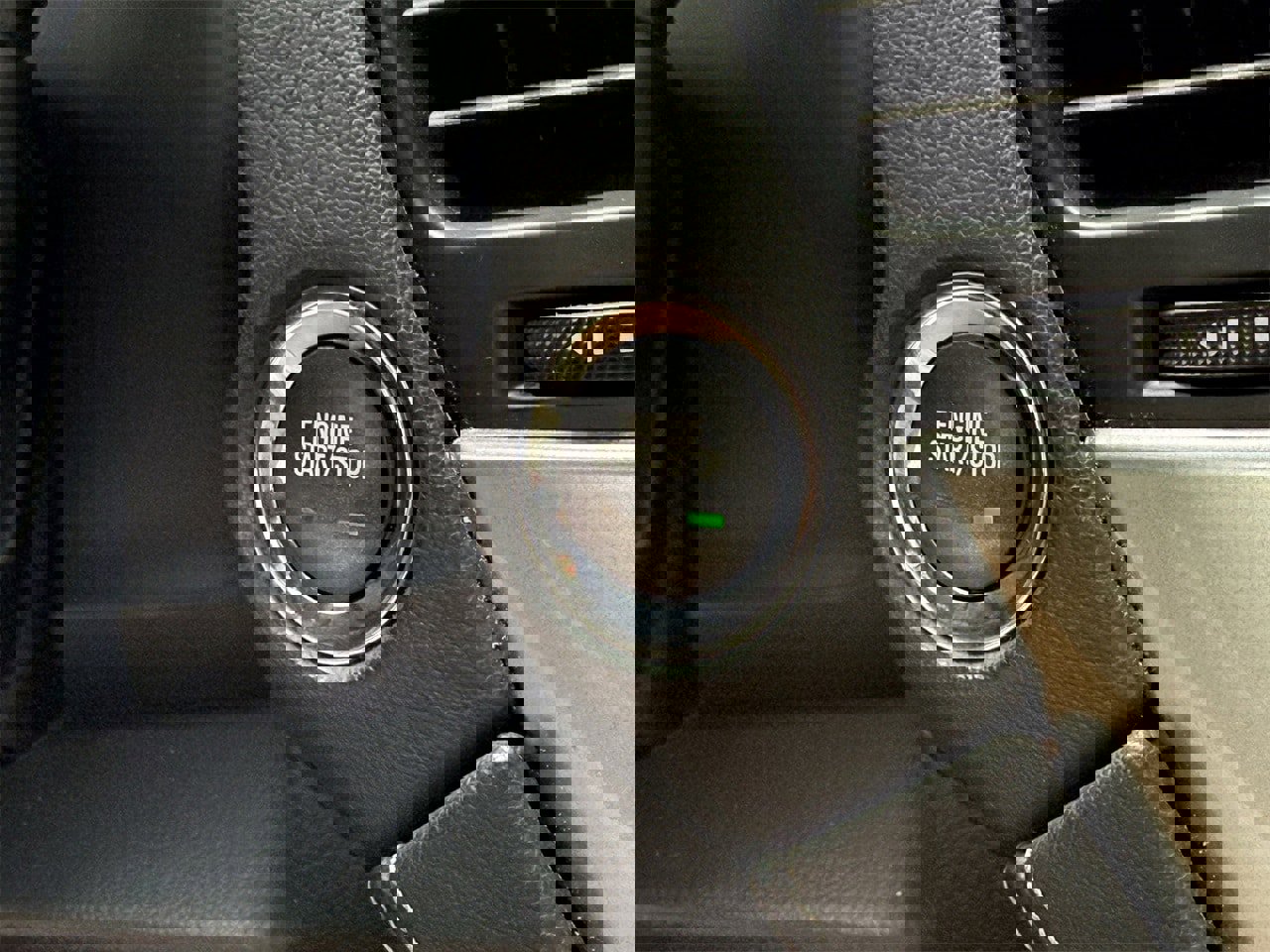 Used 2020 Chevrolet Suburban Premier w/ Premier Plus Edition image 22