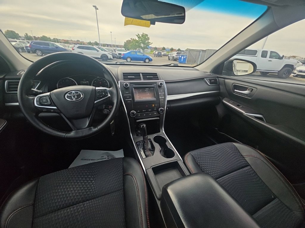 Used 2015 Toyota Camry SE w/ Moonroof Package FWD image 28