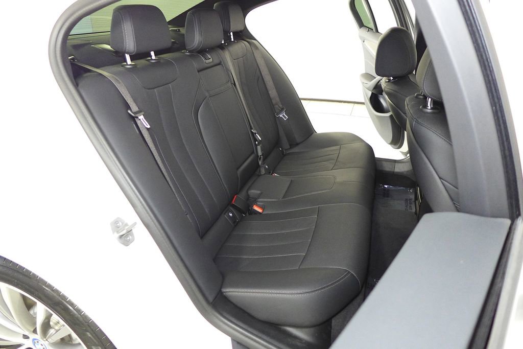 Certified 2022 BMW 530e w/ Convenience Package image 19