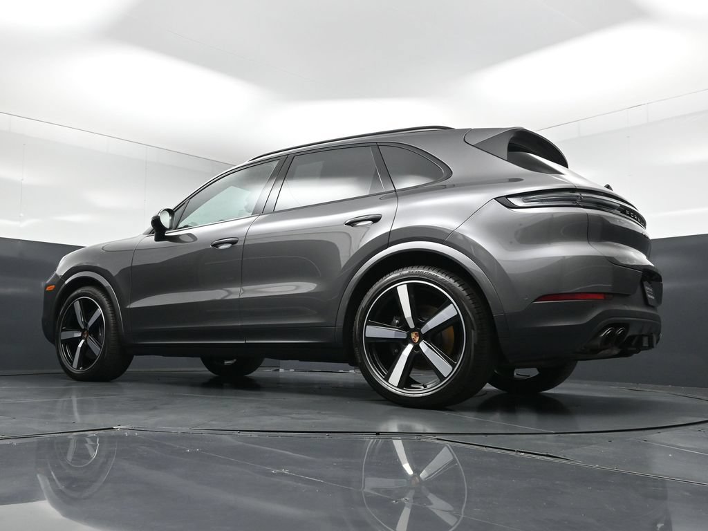 Certified 2025 Porsche Cayenne AWD/4WD image 25