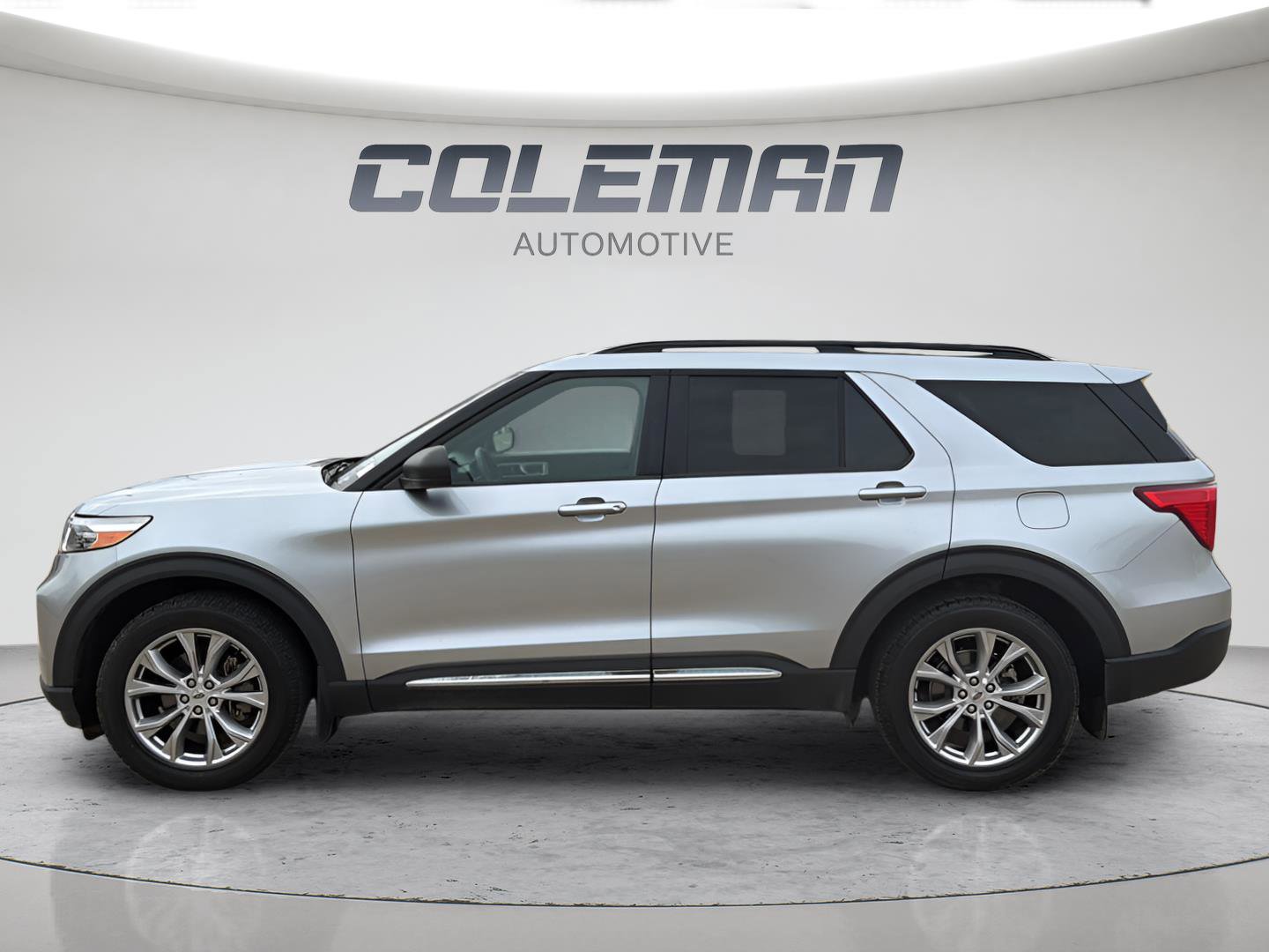 Used 2020 Ford Explorer XLT w/ Equipment Group 202A image 2