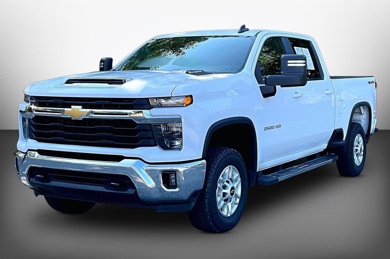 Used 2025 Chevrolet Silverado 2500 LT w/ Convenience Package AWD/4WD image 4