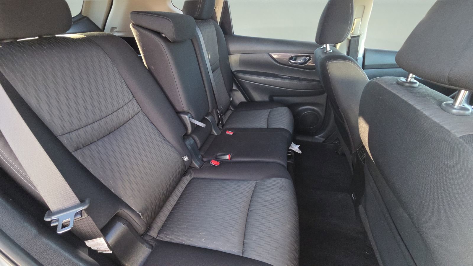 Used 2019 Nissan Rogue SV w/ Premium Package image 17