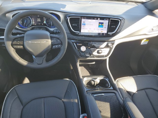 New 2027 Chrysler Pacifica Limited w/ Family Tech Group AWD/4WD image 13