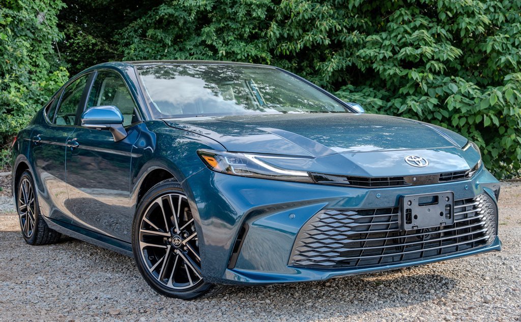 Used 2025 Toyota Camry XLE w/ Premium Plus Package FWD image 7