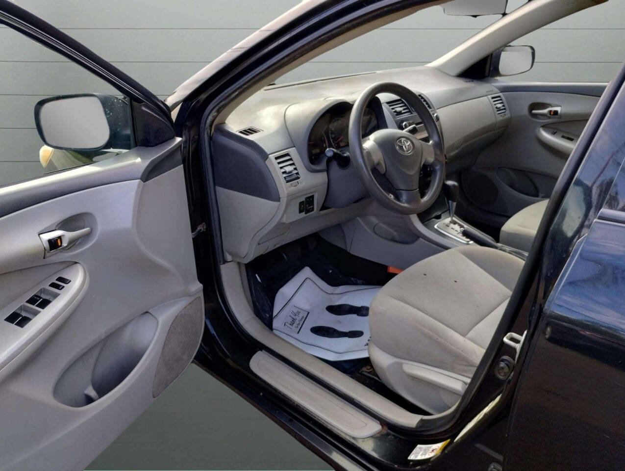Used 2010 Toyota Corolla LE FWD image 9