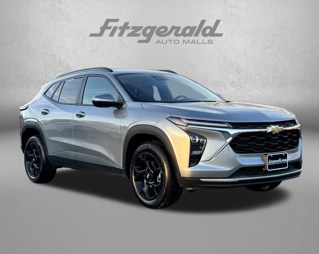 Used 2025 Chevrolet Trax LT image 1