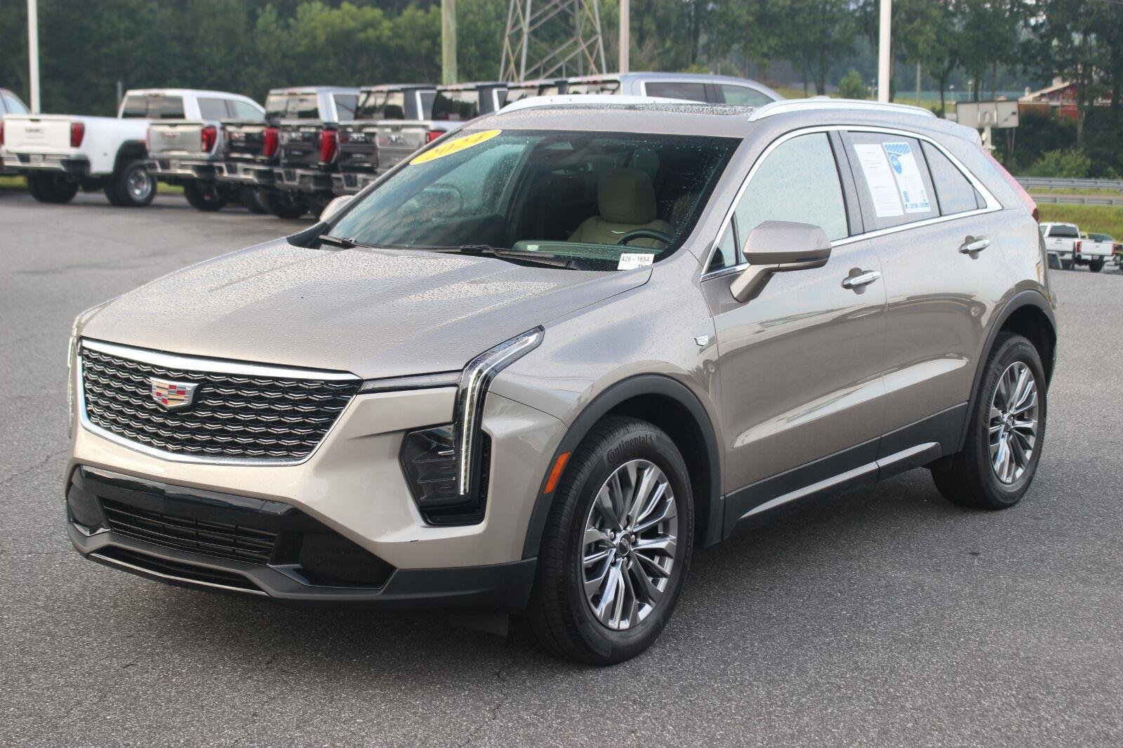 Used 2024 Cadillac XT4 Premium Luxury FWD image 3