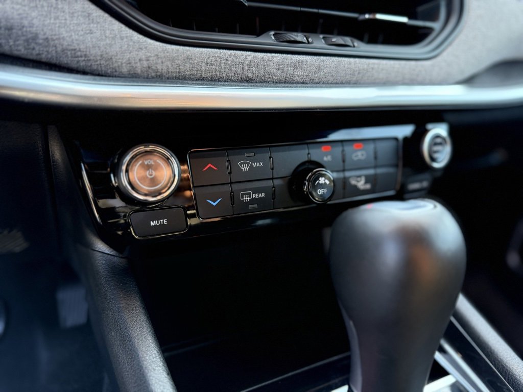 Used 2024 Jeep Compass Latitude image 25