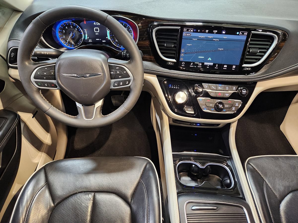 Used 2023 Chrysler Pacifica Limited w/ Uconnect Theater Family Group FWD image 50