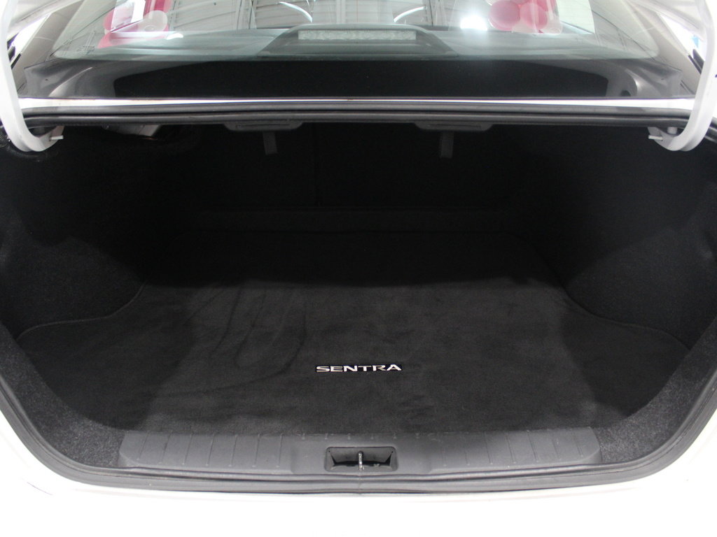 Used 2022 Nissan Sentra SR w/ SR Premium Package image 19