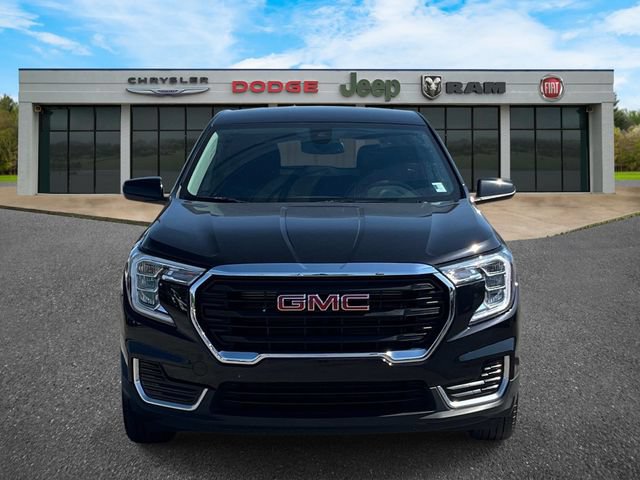 Used 2023 GMC Terrain SLE w/ LPO, Floor Liner Package FWD image 9
