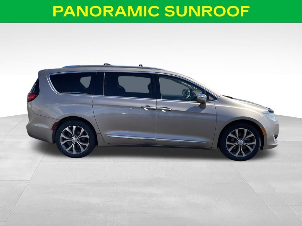 Used 2017 Chrysler Pacifica Limited image 6