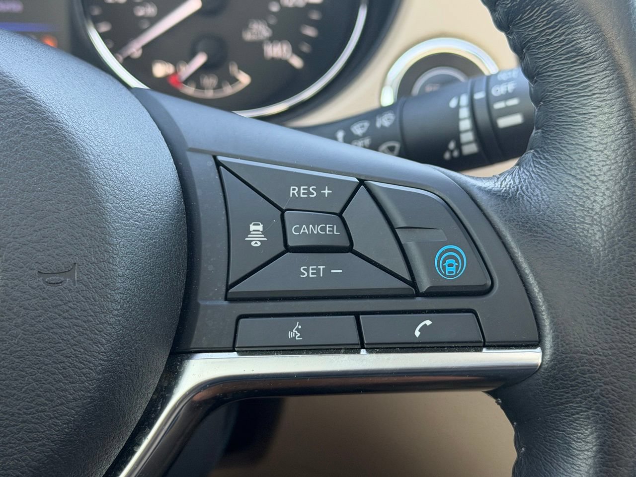 Used 2019 Nissan Rogue SV w/ Sun & Sound Touring Package FWD image 16