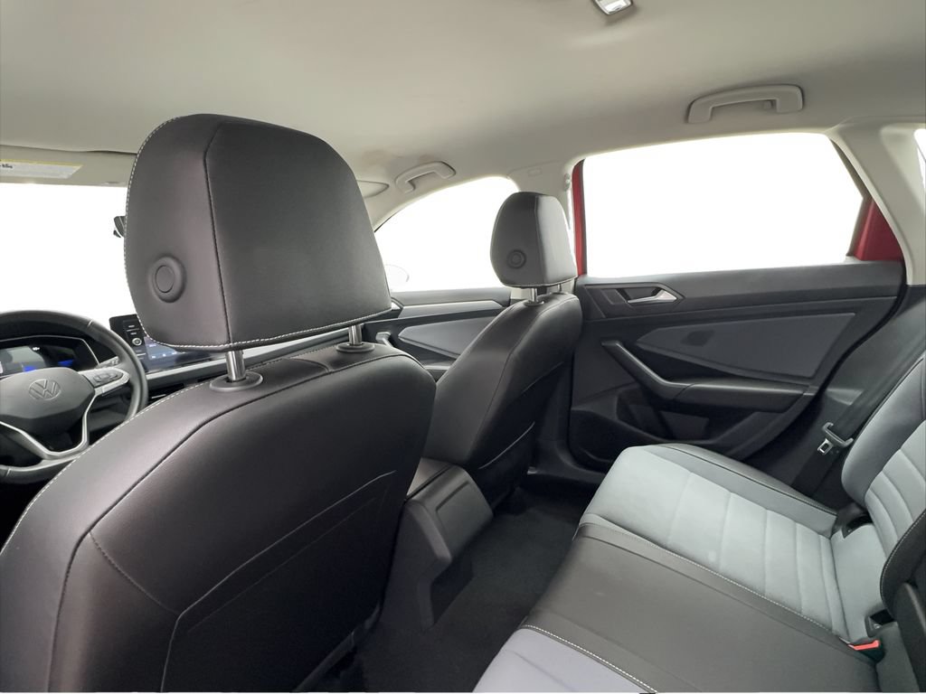Used 2025 Volkswagen Jetta SE FWD image 20