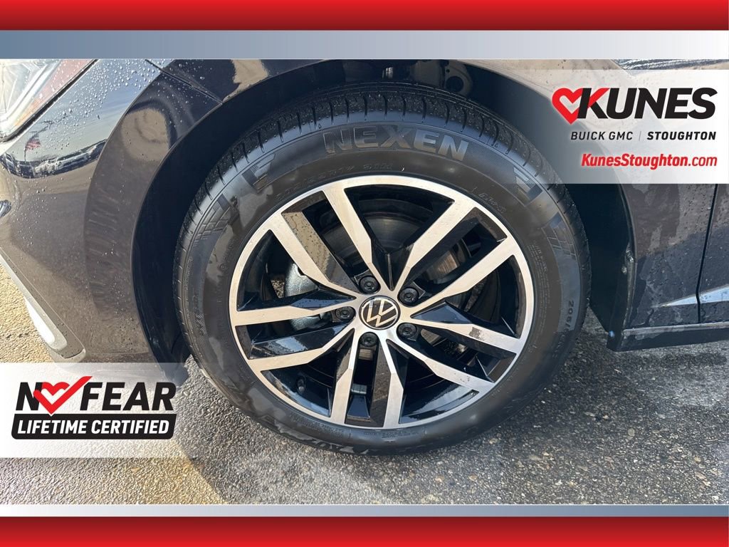 Used 2025 Volkswagen Jetta SE image 14