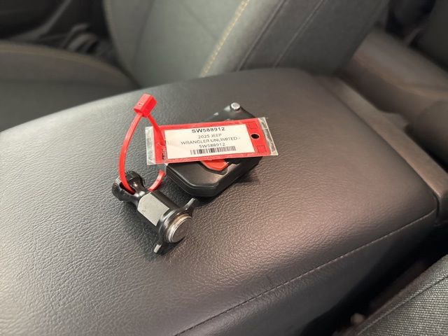 Used 2025 Jeep Wrangler Willys image 29