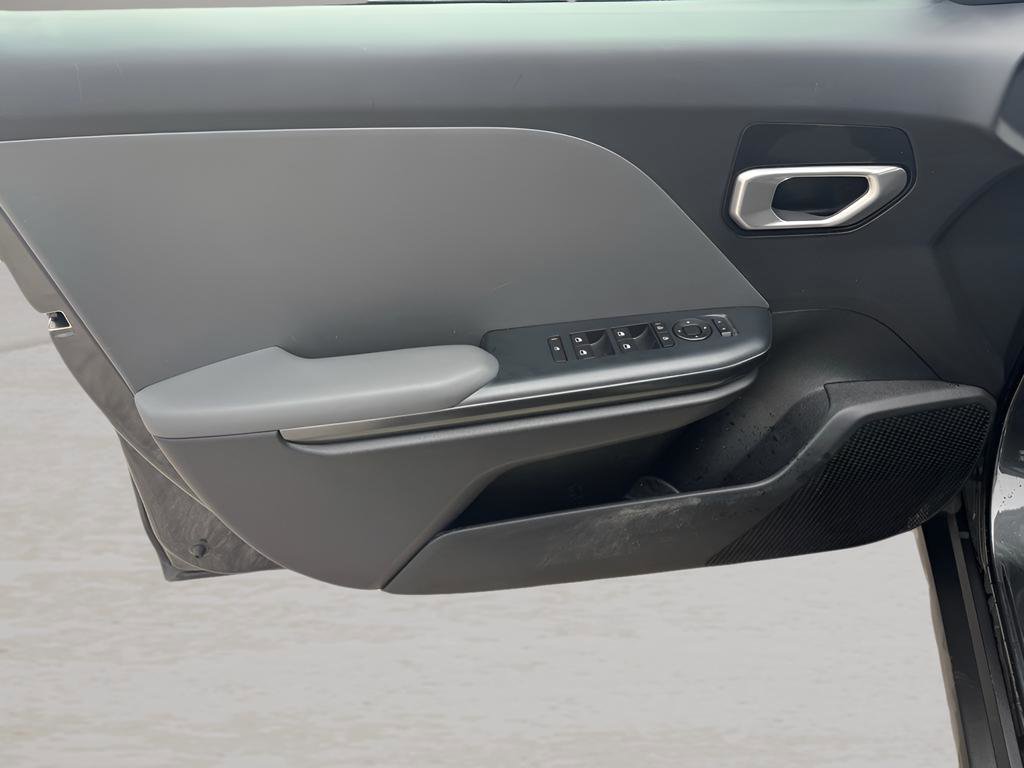 Used 2025 Kia K4 LXS image 16