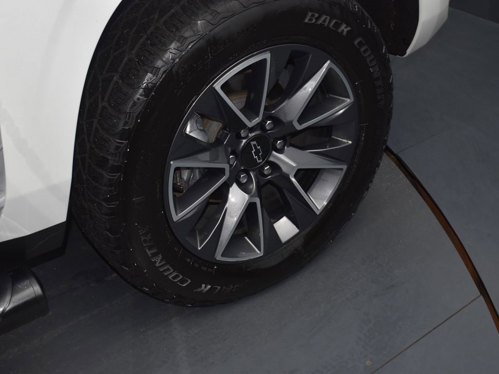 Used 2022 Chevrolet Suburban Z71 w/ Luxury Package image 18