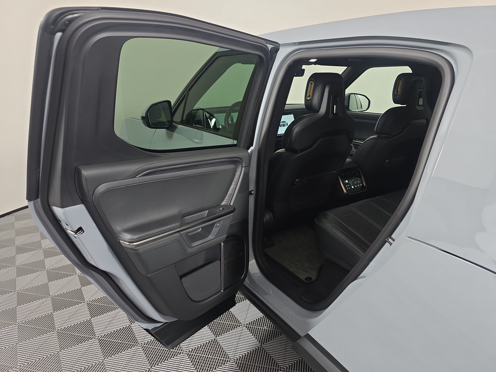 Used 2025 Rivian R1T Adventure Dual AWD/4WD image 17
