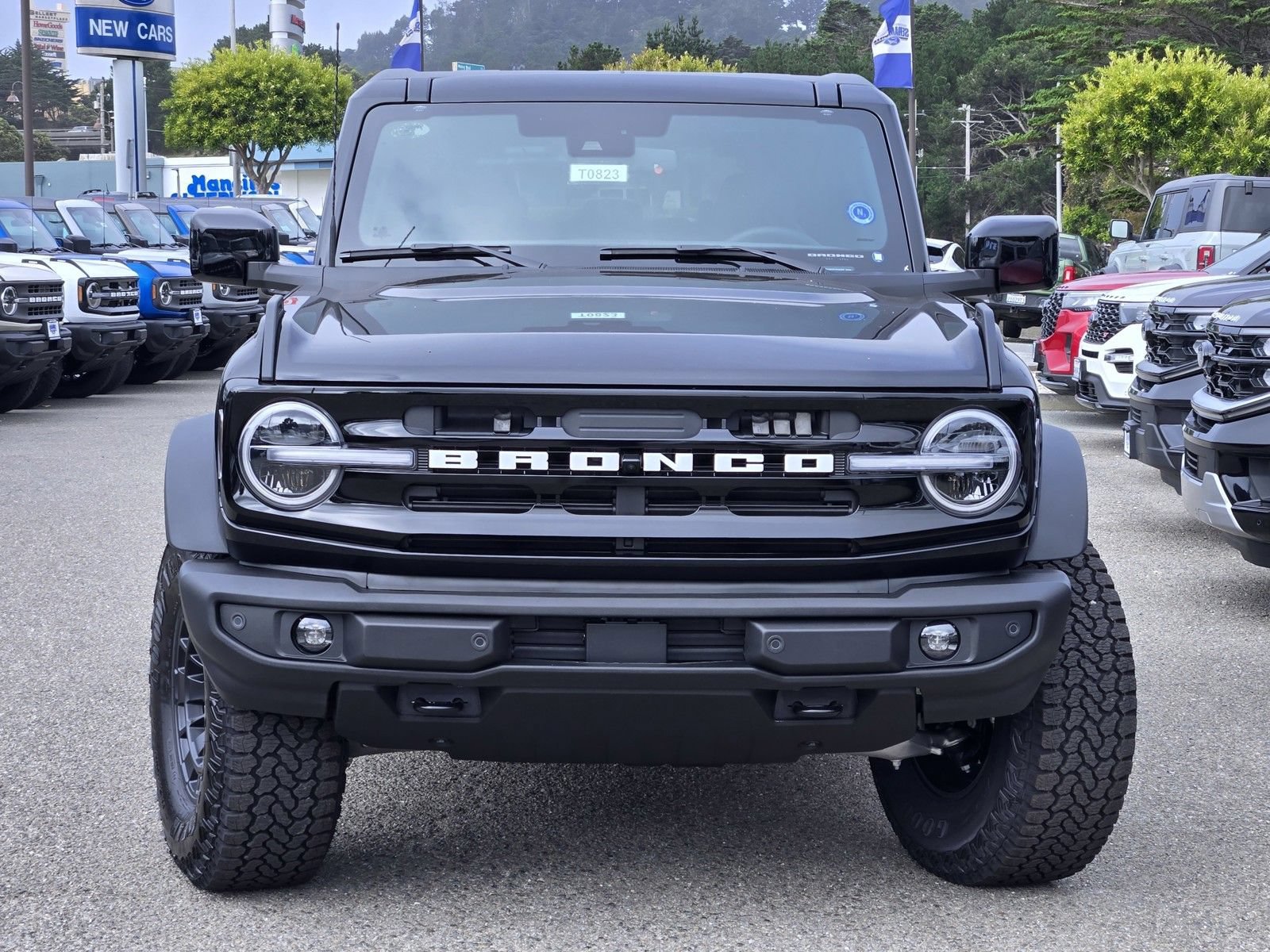 New 2026 Ford Bronco Outer Banks w/ Sasquatch Package AWD/4WD image 3