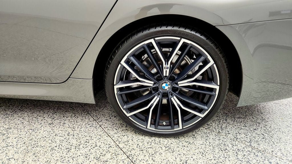 Used 2022 BMW 530i w/ M Sport Package RWD image 9