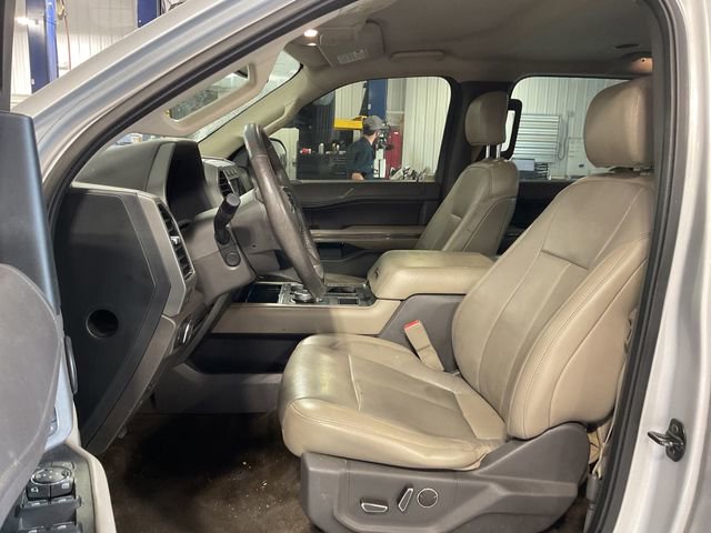 Used 2018 Ford Expedition Max XLT w/ Equipment Group 202A image 8
