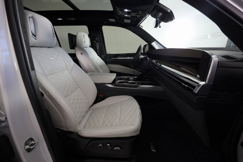 Used 2025 Cadillac Escalade V image 13