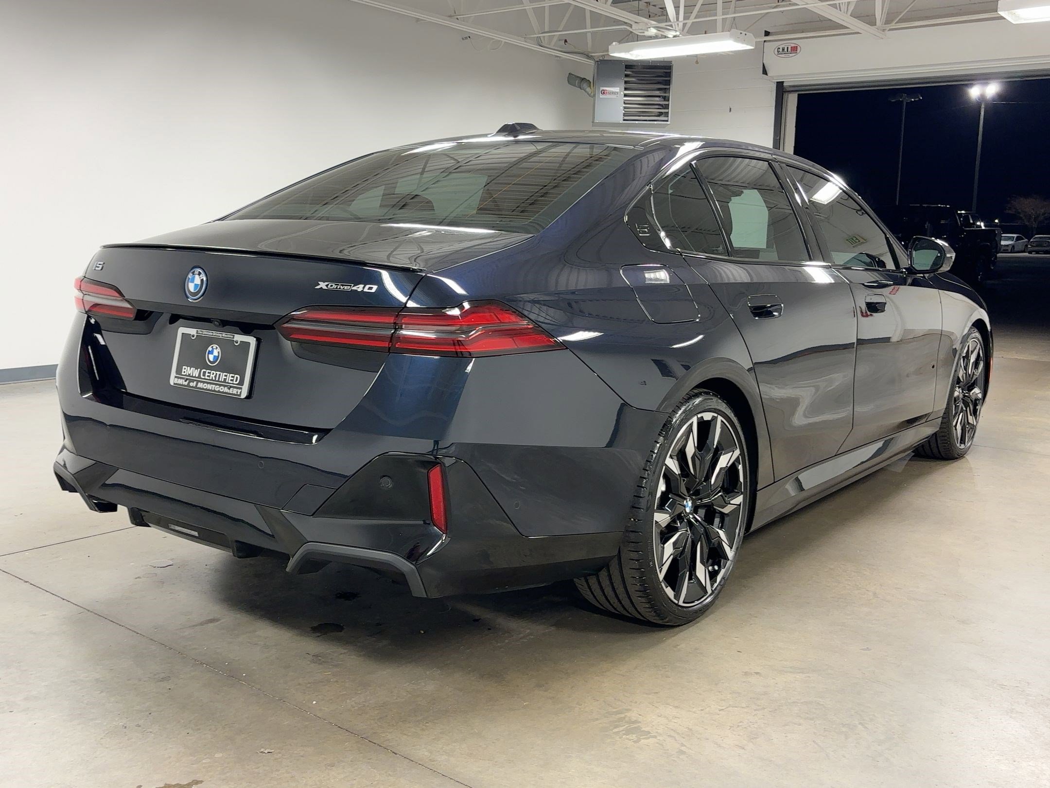 Certified 2025 BMW i5 xDrive40 w/ M Sport Package image 9