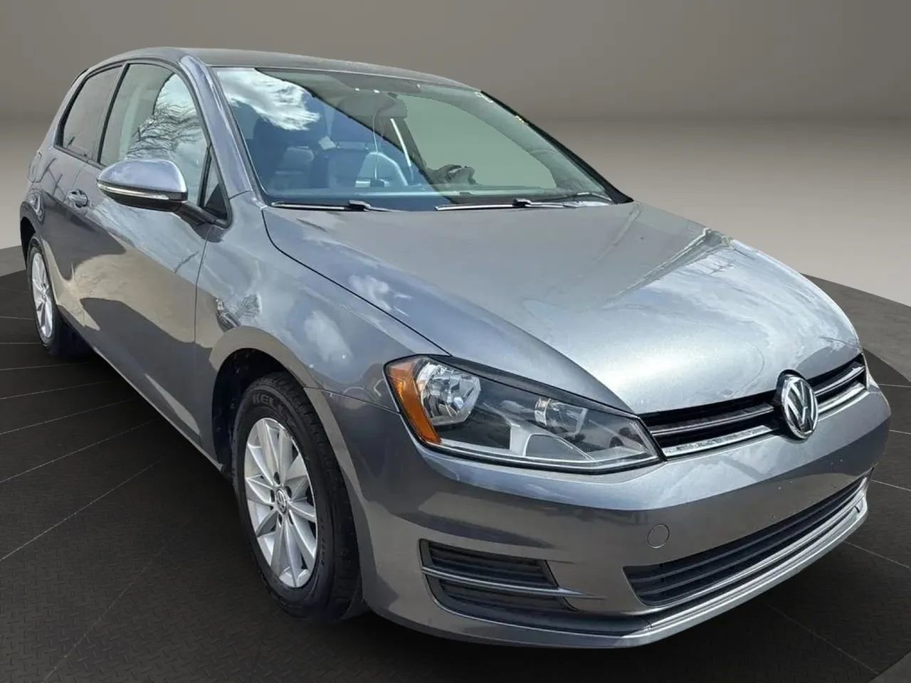 Used 2015 Volkswagen Golf S FWD image 3