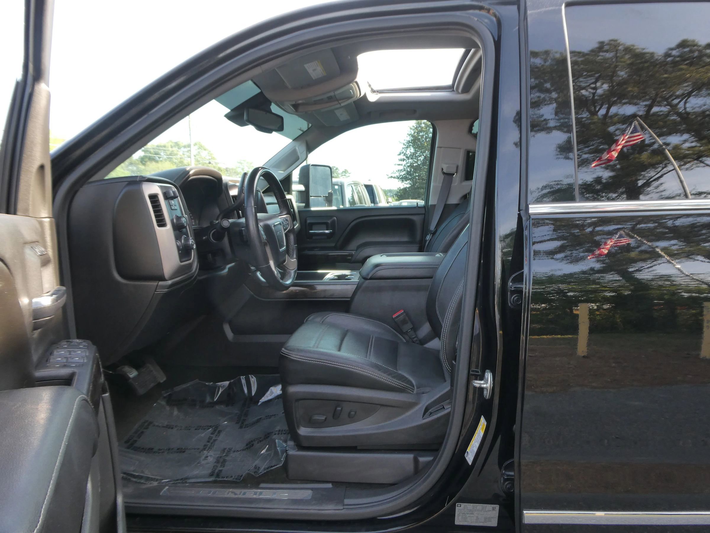 Used 2016 GMC Sierra 1500 Denali w/ Enhanced Driver Alert Package AWD/4WD image 14