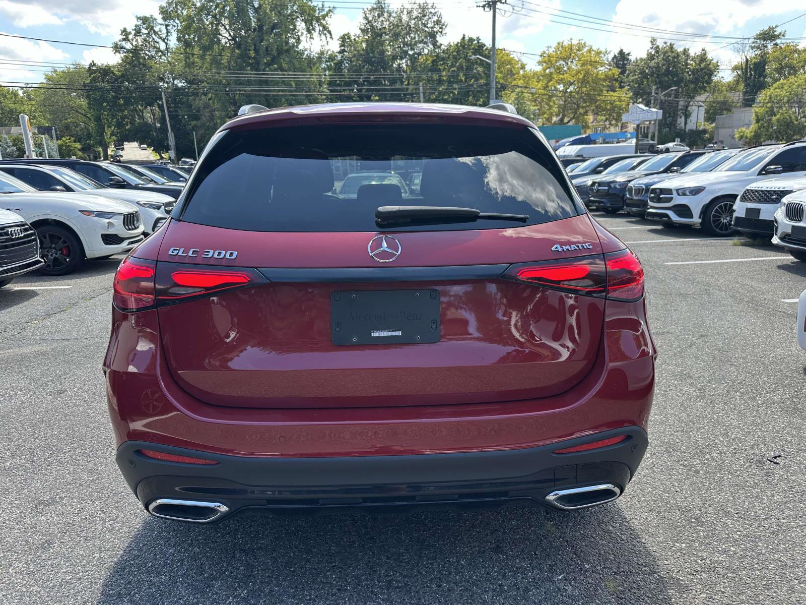 Used 2024 Mercedes-Benz GLC 300 4MATIC w/ AMG Line image 4