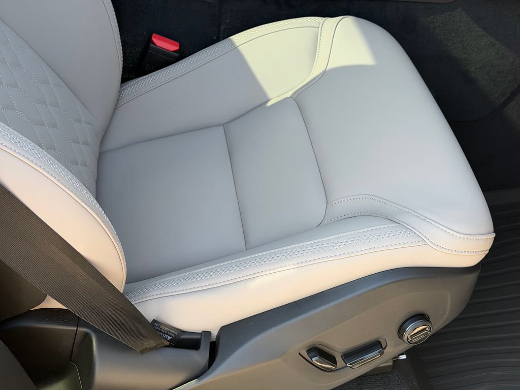 New 2026 Volvo XC90 B6 Plus w/ Protection Package Premier AWD/4WD image 8