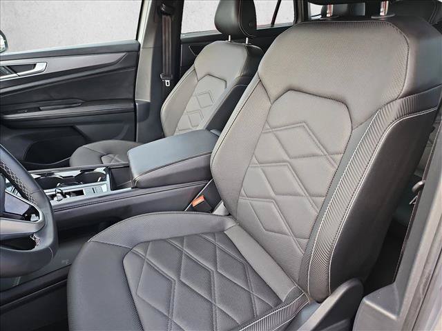 Used 2025 Volkswagen Atlas Cross Sport SE FWD image 15