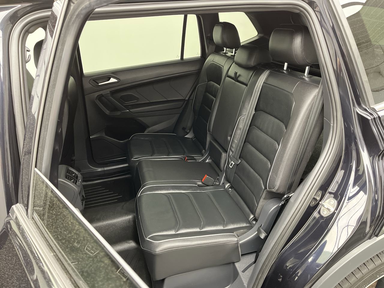 Used 2020 Volkswagen Tiguan SEL Premium R-Line AWD/4WD image 13