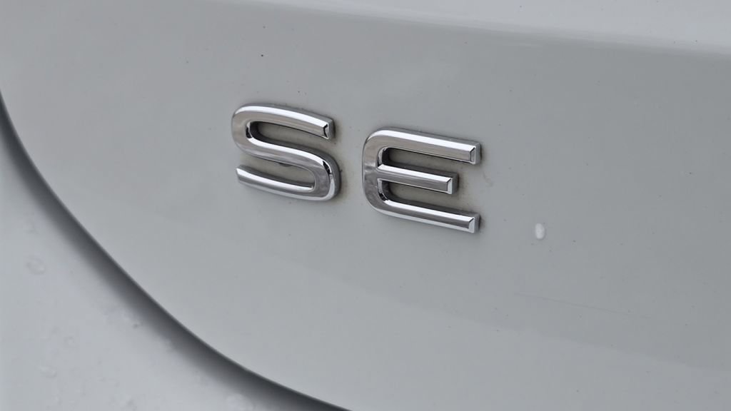 Used 2022 Volkswagen Taos SE w/ Panoramic Sunroof Package image 11