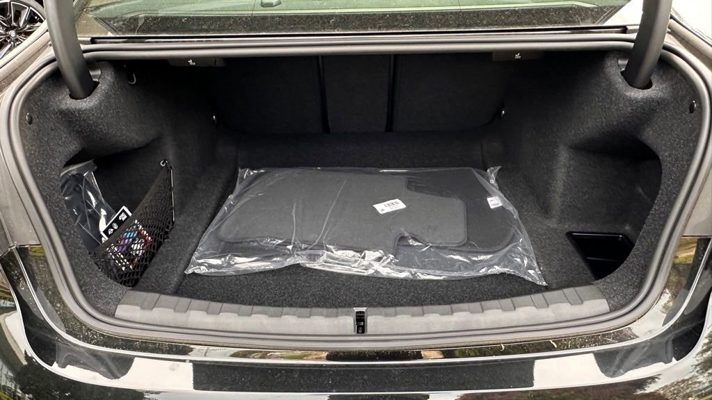 New 2026 BMW 330i Sedan w/ M Sport Package image 31