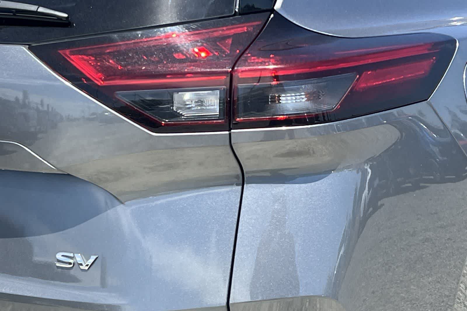 Used 2021 Nissan Rogue SV FWD image 17
