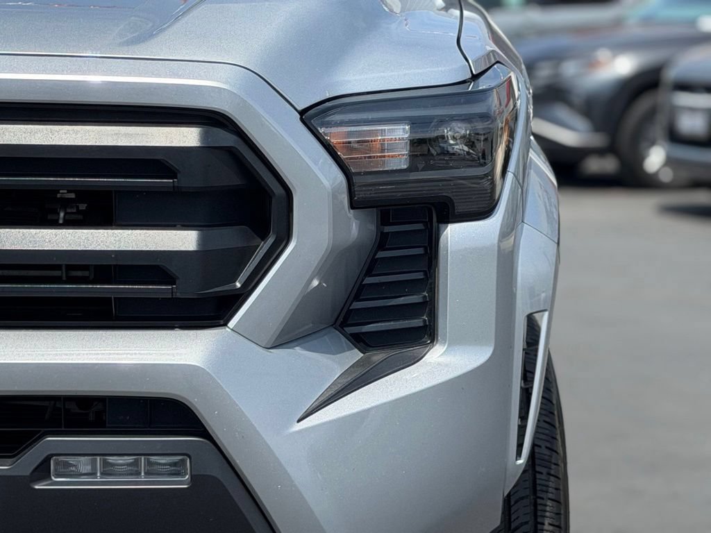 Certified 2025 Toyota Tacoma SR5 AWD/4WD image 13