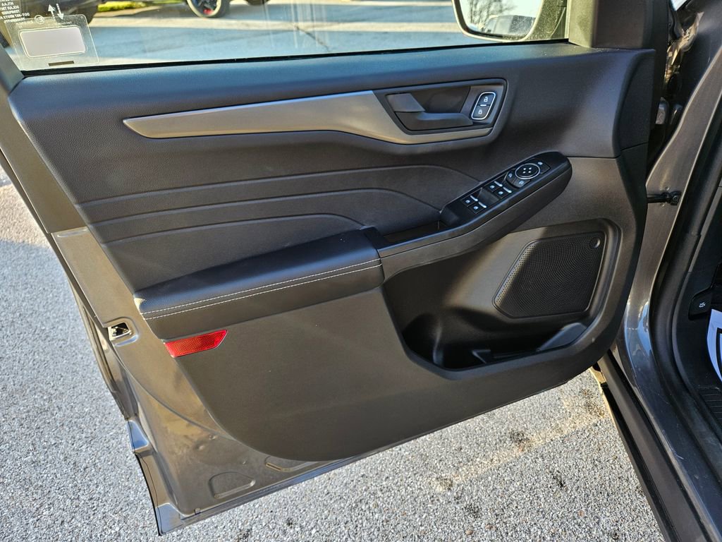 Used 2025 Ford Escape Active image 21