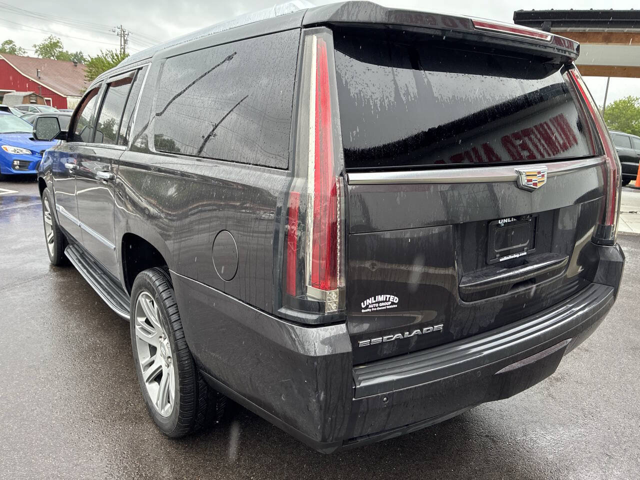 Used 2017 Cadillac Escalade ESV Luxury AWD/4WD image 10