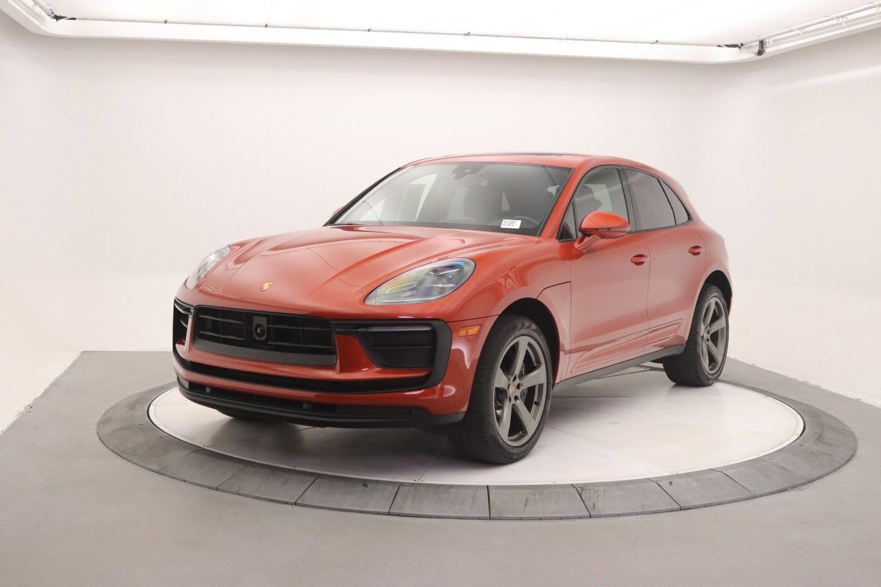 Used 2023 Porsche Macan Turbo image 3