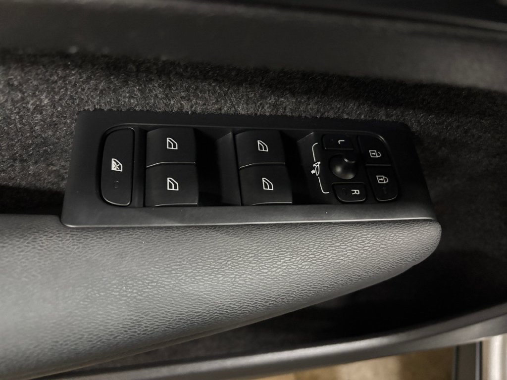 Certified 2023 Volvo XC40 B5 Core AWD/4WD image 13