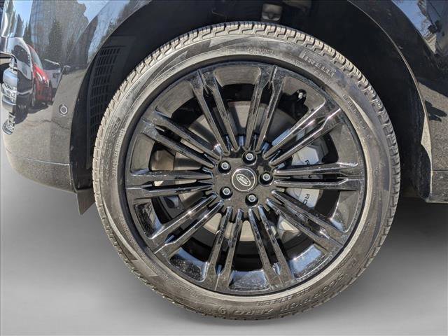 Used 2024 Land Rover Range Rover Long Wheelbase SE image 9