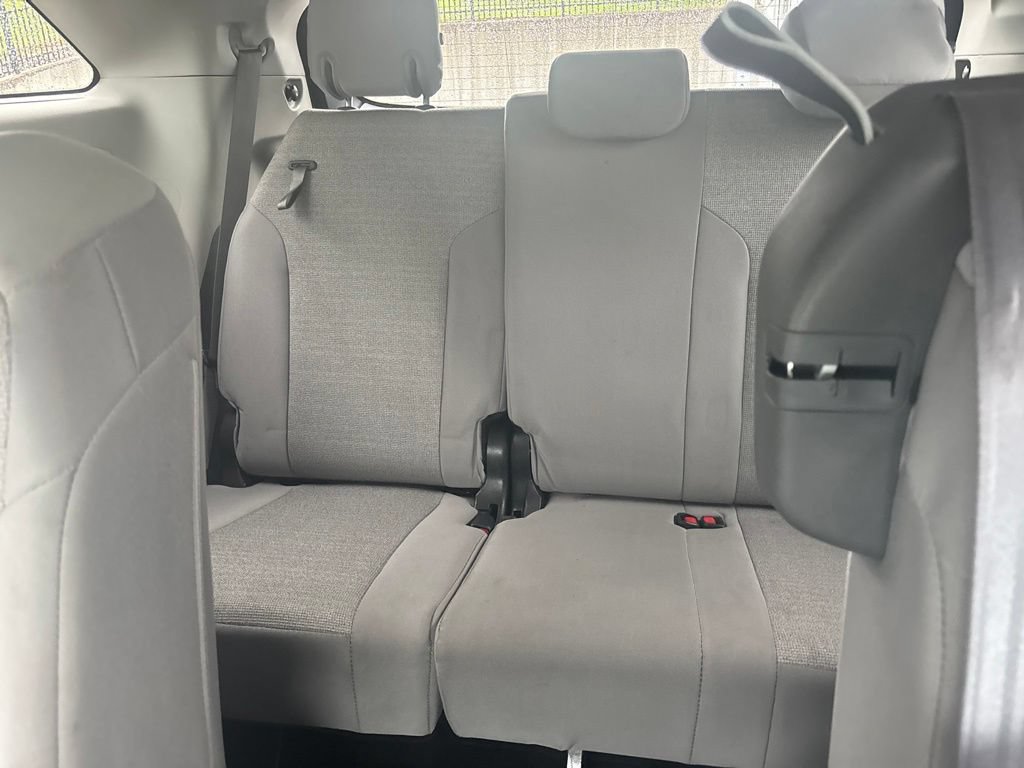 Used 2024 Toyota Sienna LE AWD/4WD image 35