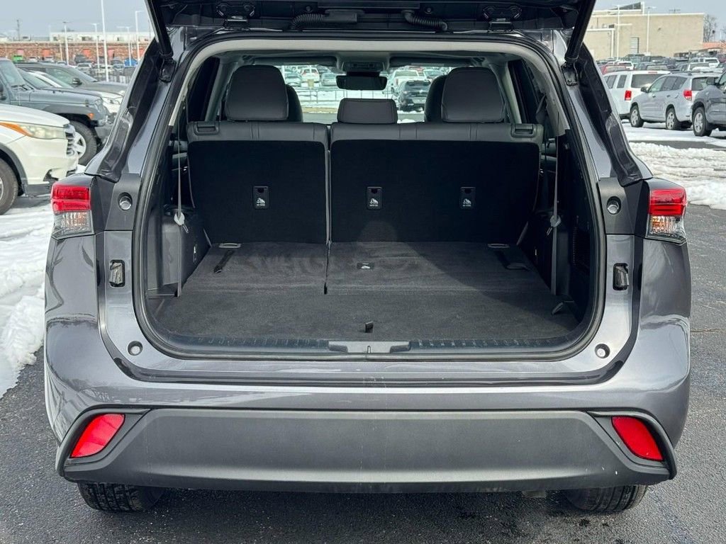 Used 2022 Toyota Highlander XLE image 7