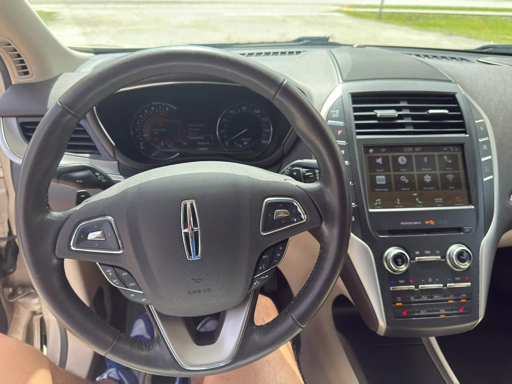 Used 2017 Lincoln MKC Premiere image 11