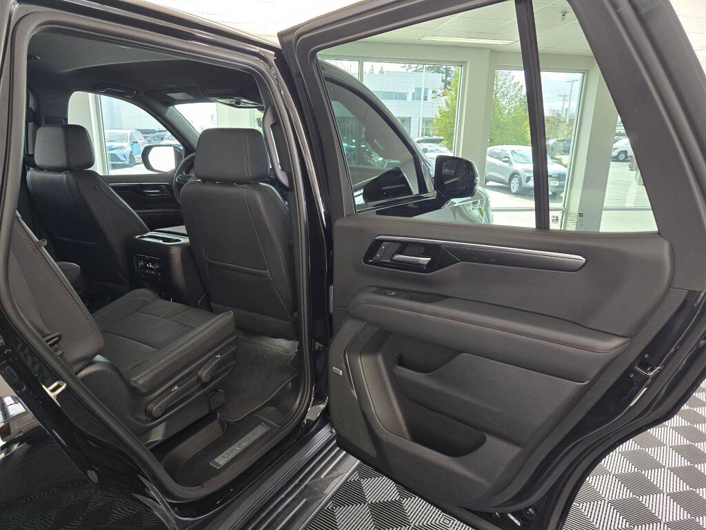 Used 2025 Chevrolet Tahoe RST w/ RST Performance Edition AWD/4WD image 40