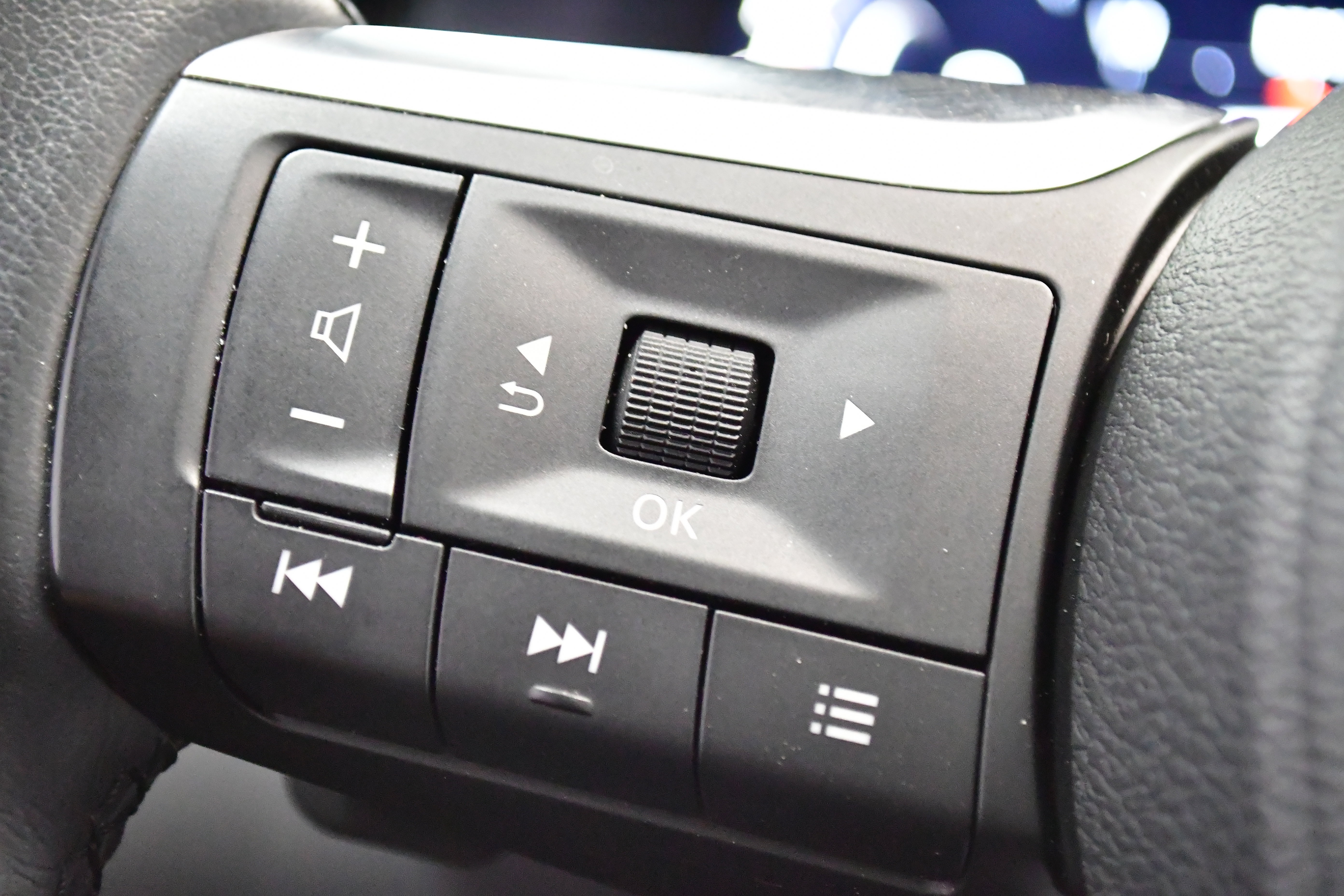 Used 2023 INFINITI QX60 Luxe w/ Performance Audio Package image 27