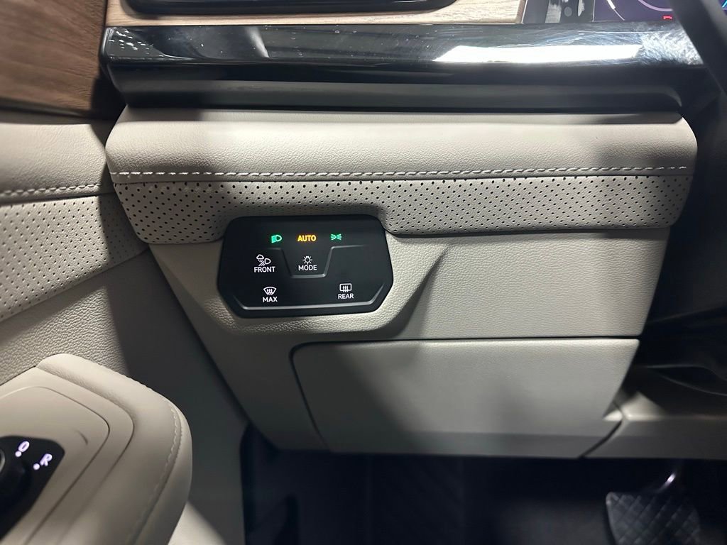 Used 2025 Volkswagen Atlas SE AWD/4WD image 17